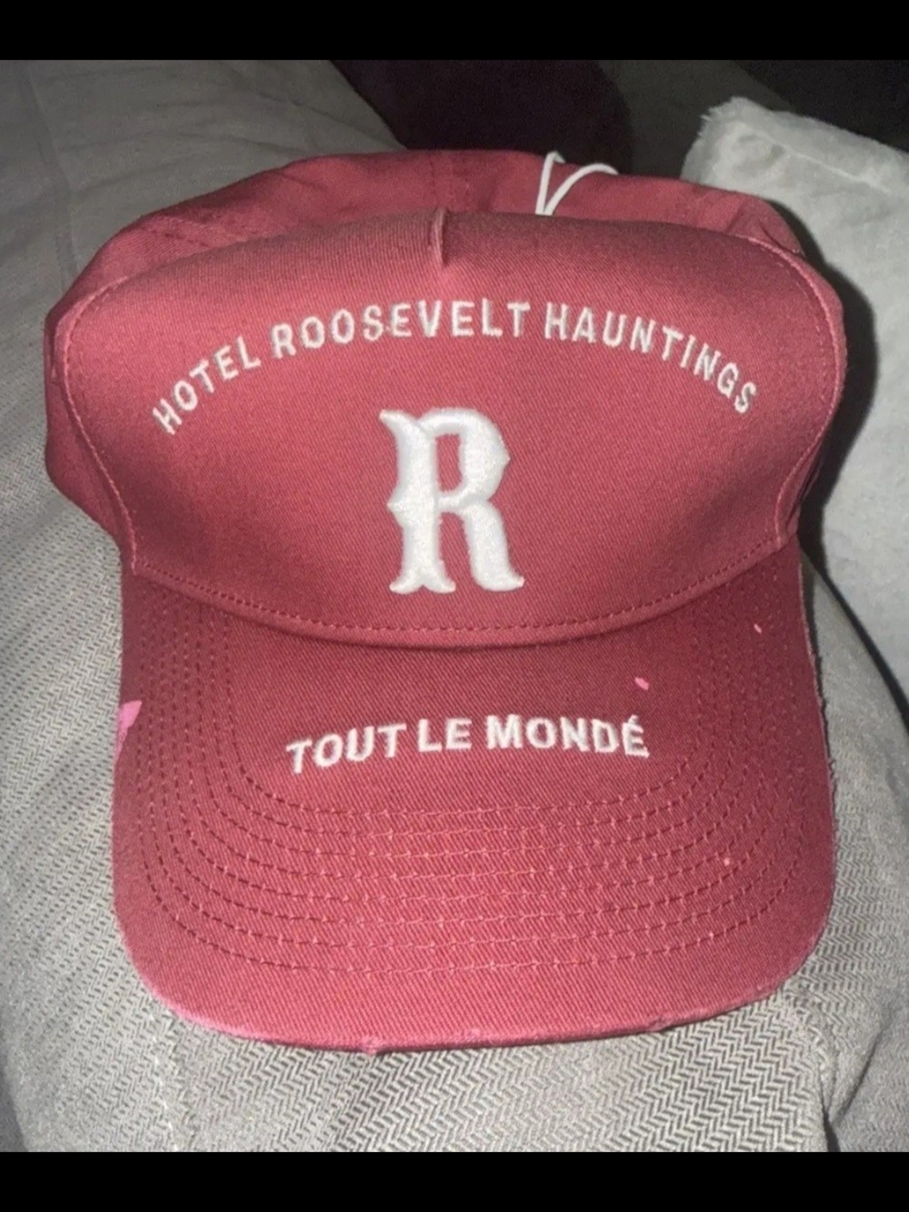 Tout Le Monde Hotel Roosevelt Hat